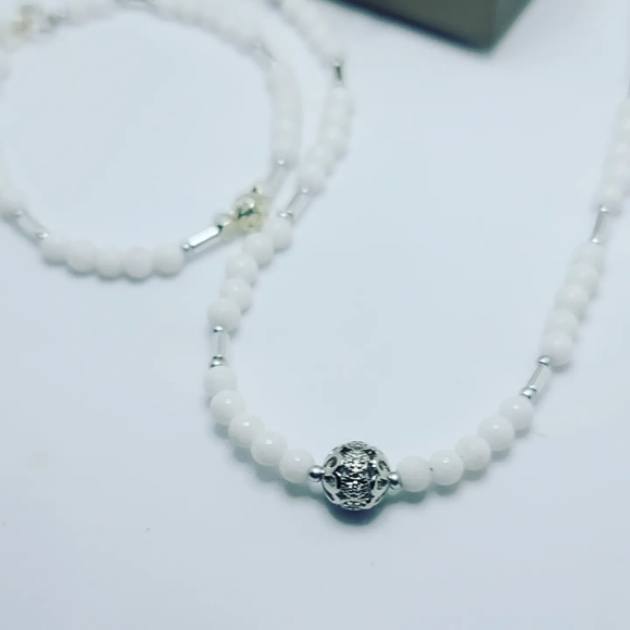 Howlite Necklace 4 mm, set - Picture 2 of 3